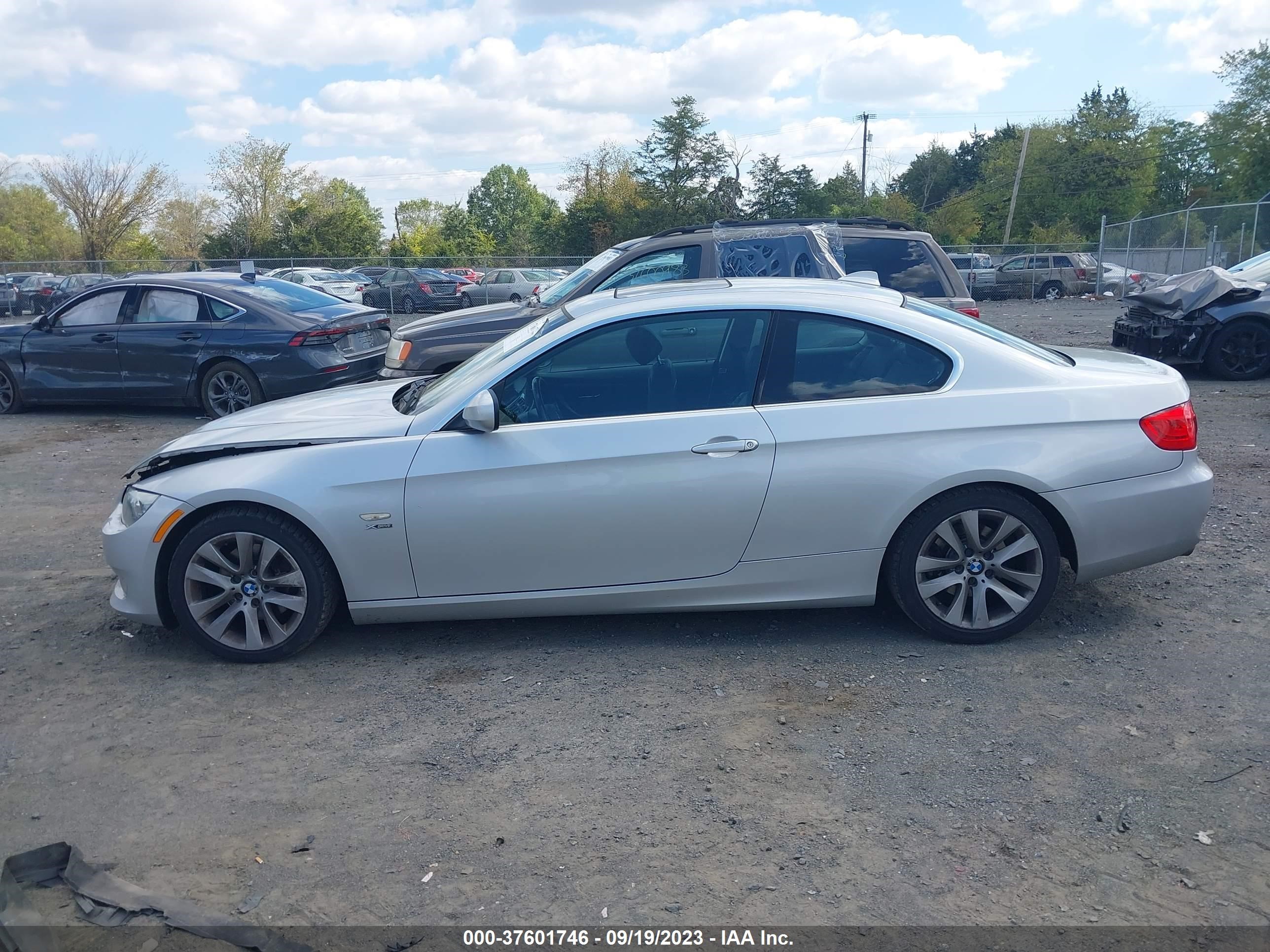 Photo 13 VIN: WBAKF5C58BE655165 - BMW 328I 