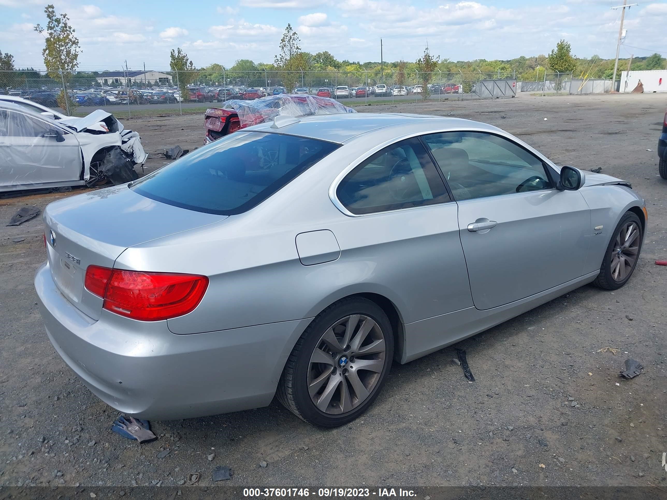 Photo 3 VIN: WBAKF5C58BE655165 - BMW 328I 