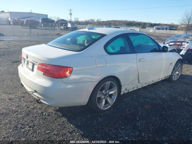 Photo 3 VIN: WBAKF9C55BE261775 - BMW 335I 