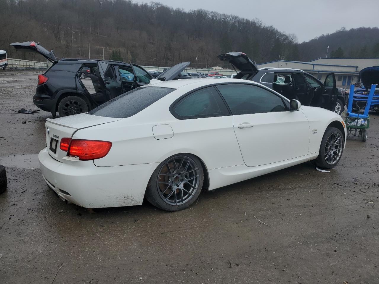 Photo 2 VIN: WBAKF9C55BE672111 - BMW 3ER 