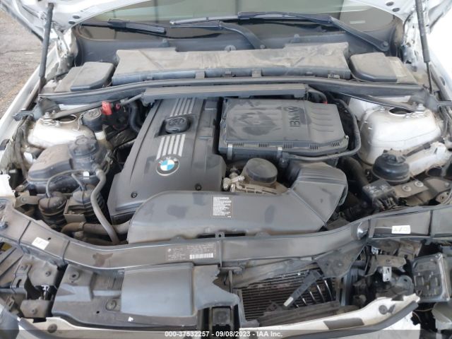 Photo 9 VIN: WBAKG1C57DJ217754 - BMW 335IS 