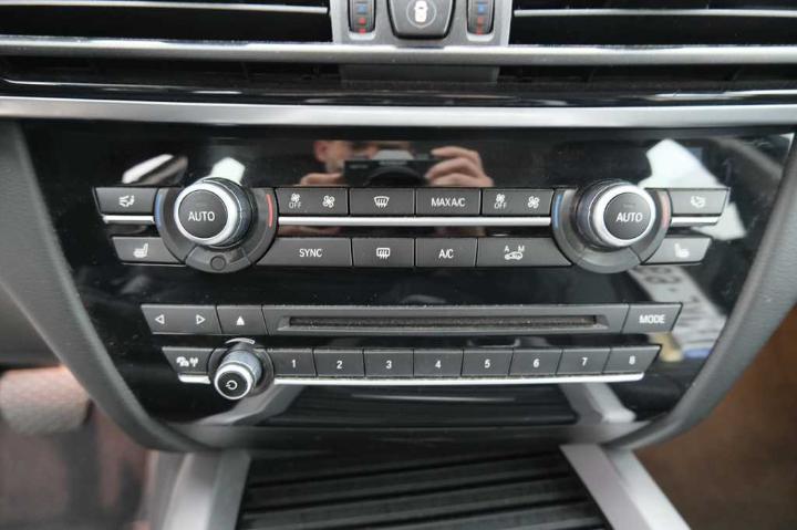 Photo 22 VIN: WBAKS010000N85693 - BMW X5 