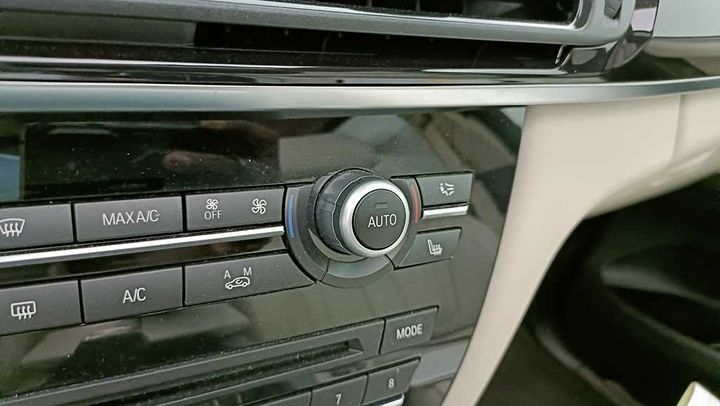 Photo 27 VIN: WBAKS410100W60716 - BMW X5 