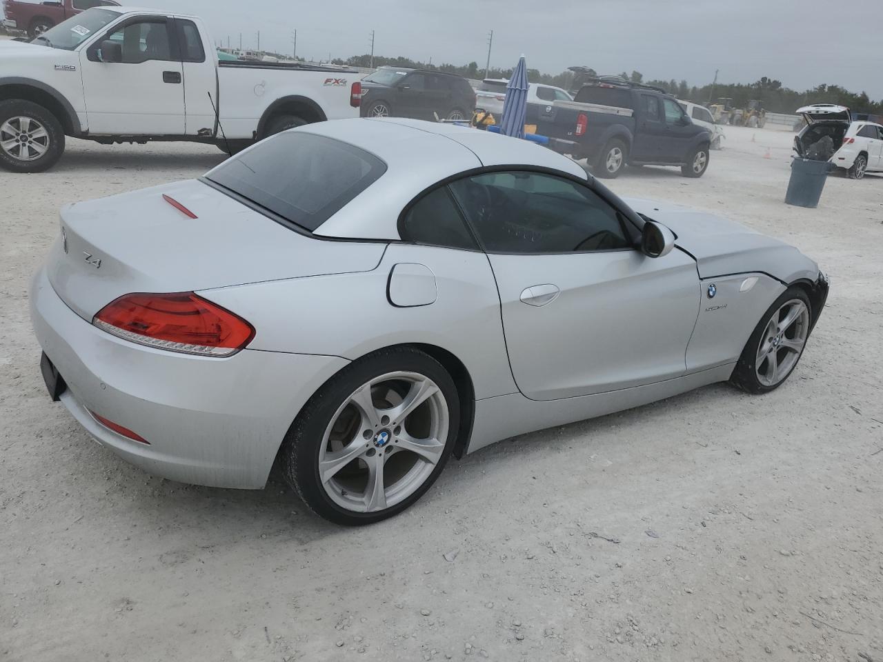 Photo 2 VIN: WBALM5C5XBE379100 - BMW Z4 