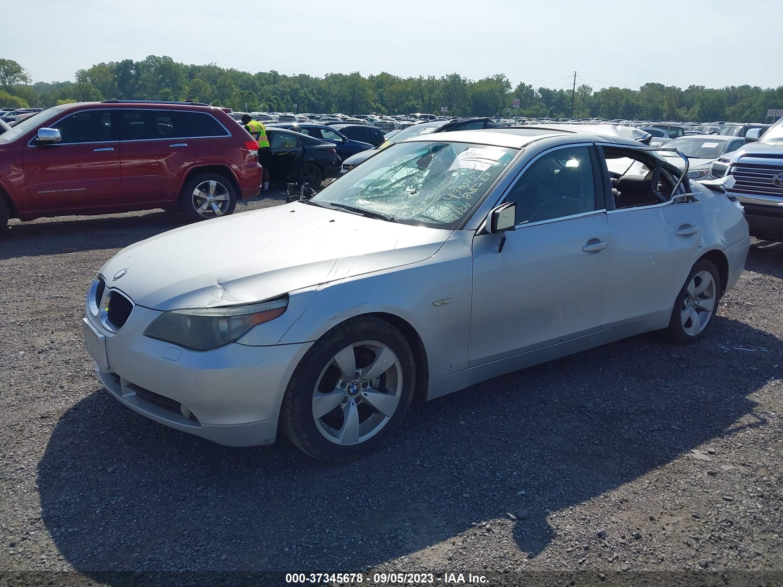 Photo 1 VIN: WBANA73545CR57706 - BMW 5ER 