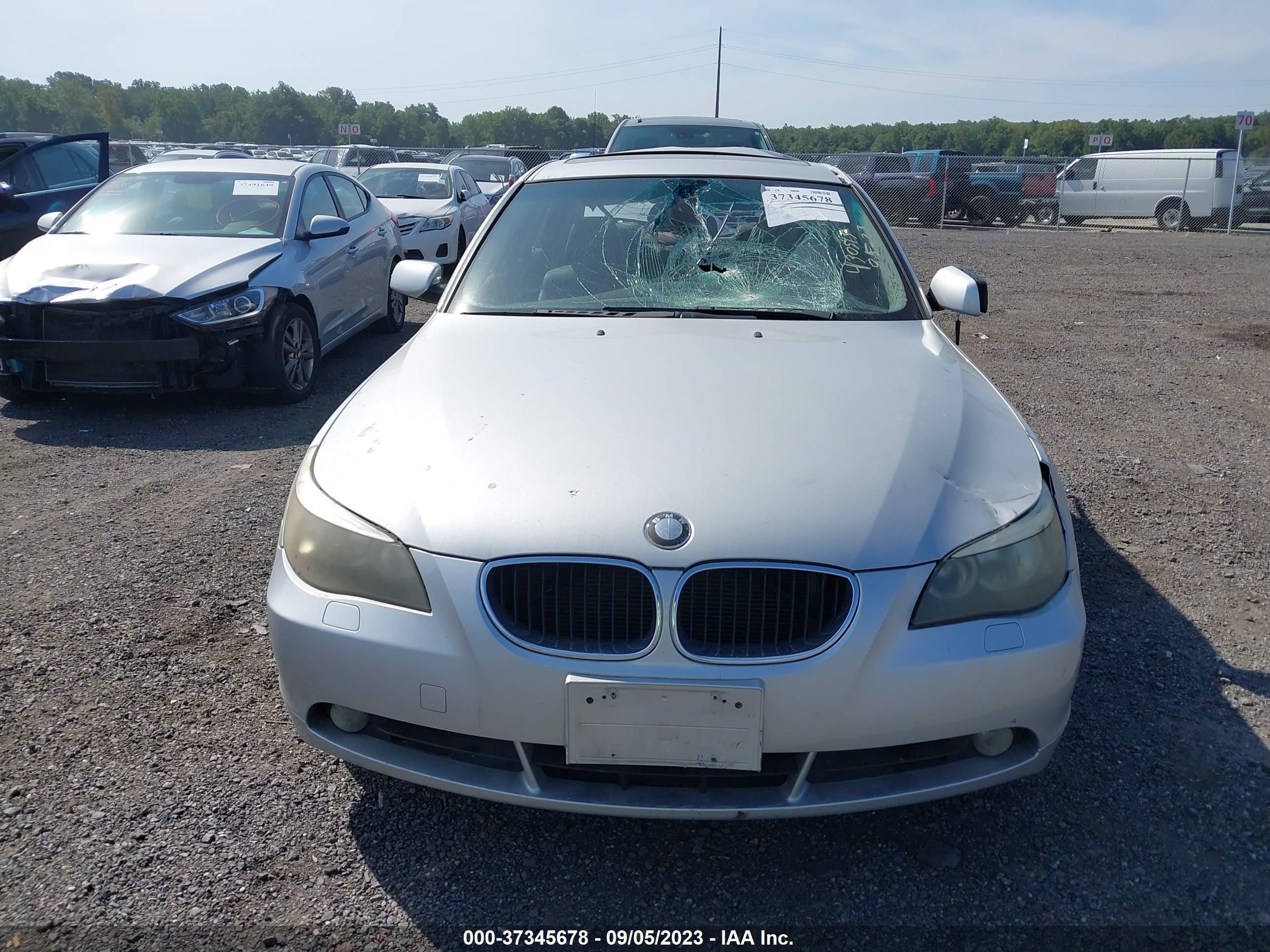 Photo 10 VIN: WBANA73545CR57706 - BMW 5ER 