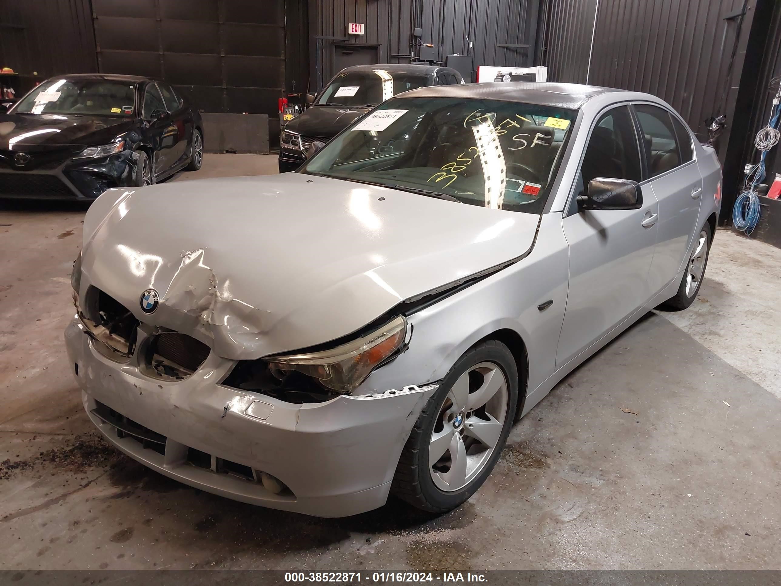 Photo 1 VIN: WBANA73555CR59254 - BMW 5ER 