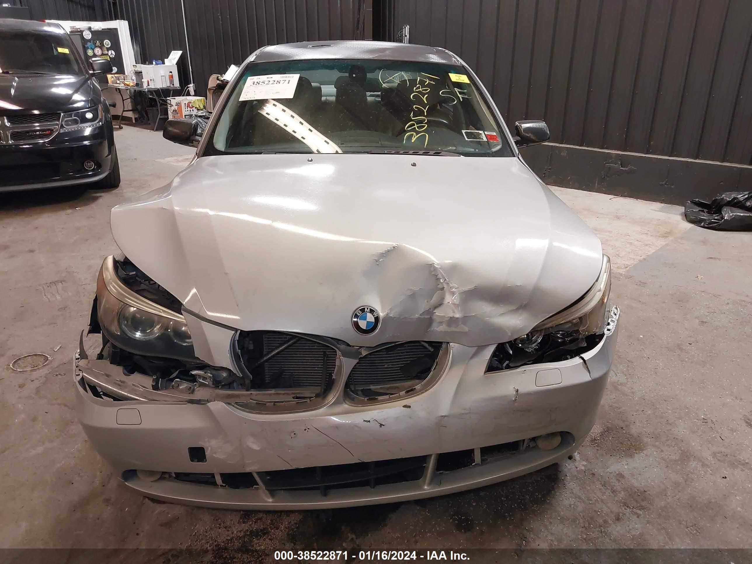 Photo 11 VIN: WBANA73555CR59254 - BMW 5ER 