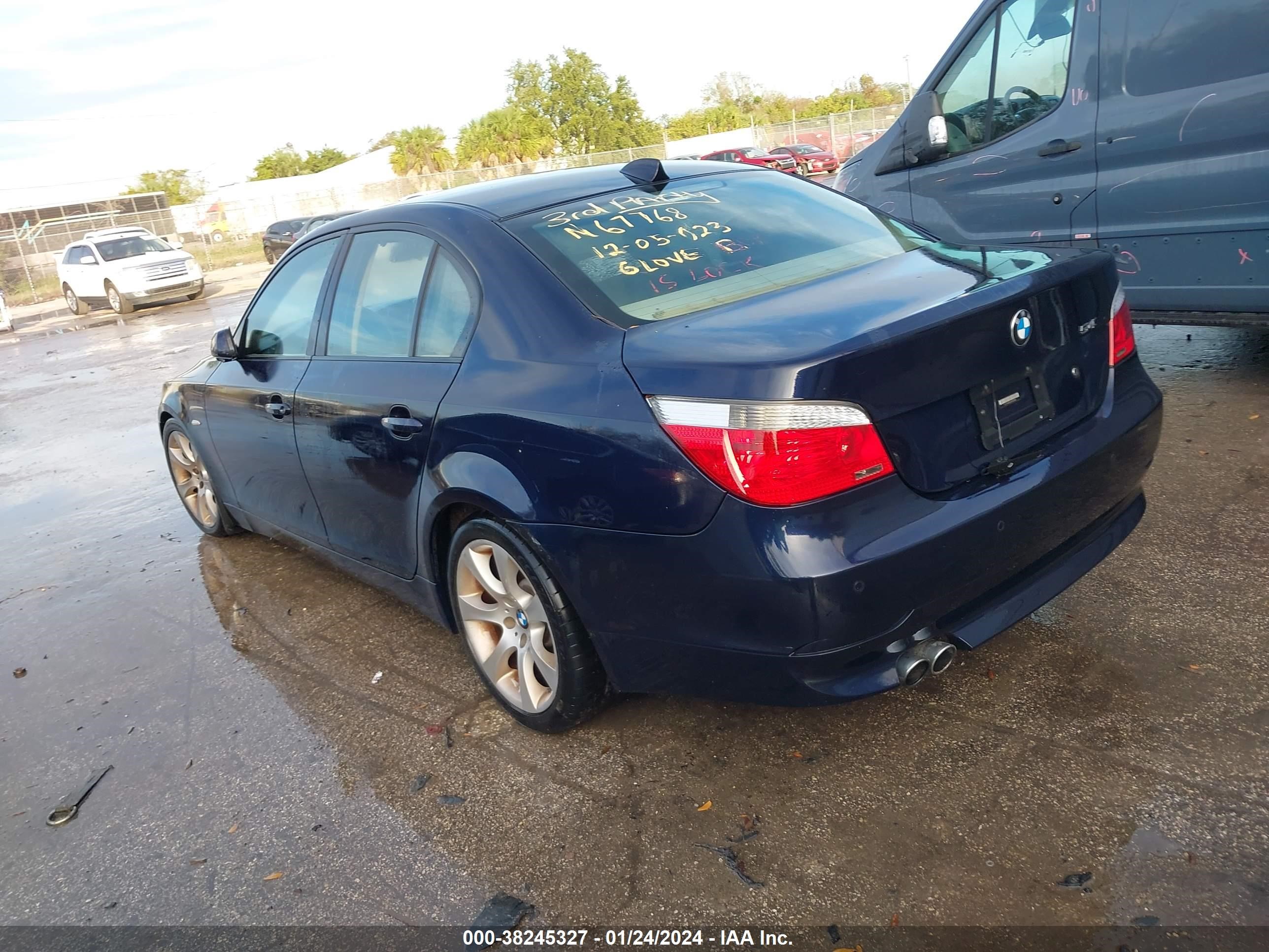 Photo 2 VIN: WBANB33575CN67768 - BMW 5ER 