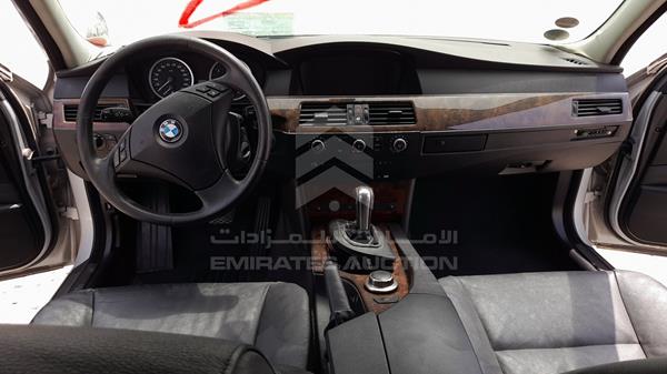 Photo 13 VIN: WBANE31047B957363 - BMW 523I 