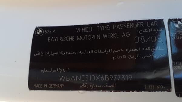 Photo 3 VIN: WBANE510X6B977319 - BMW 525I 