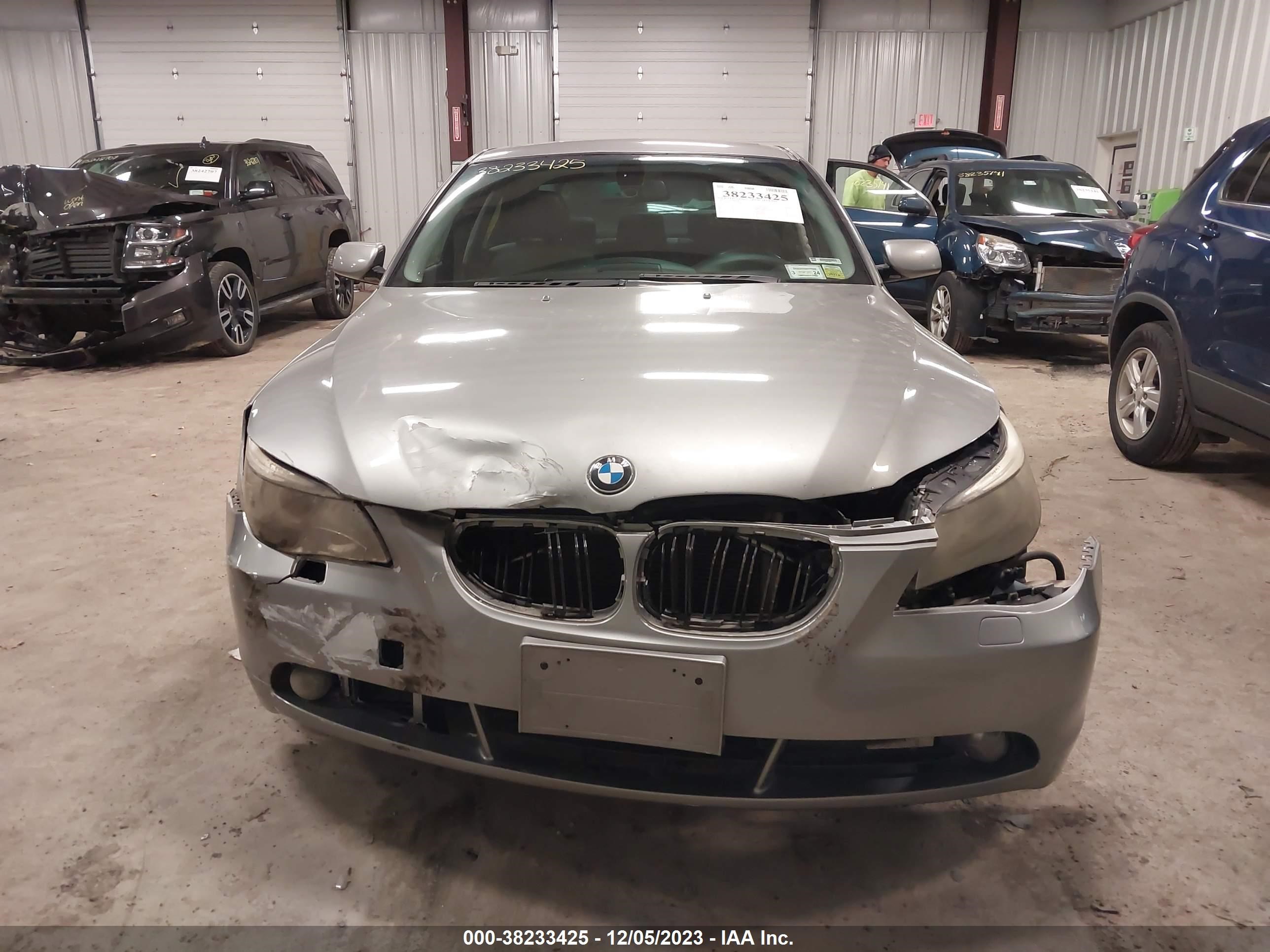 Photo 11 VIN: WBANE53527CK92610 - BMW 5ER 