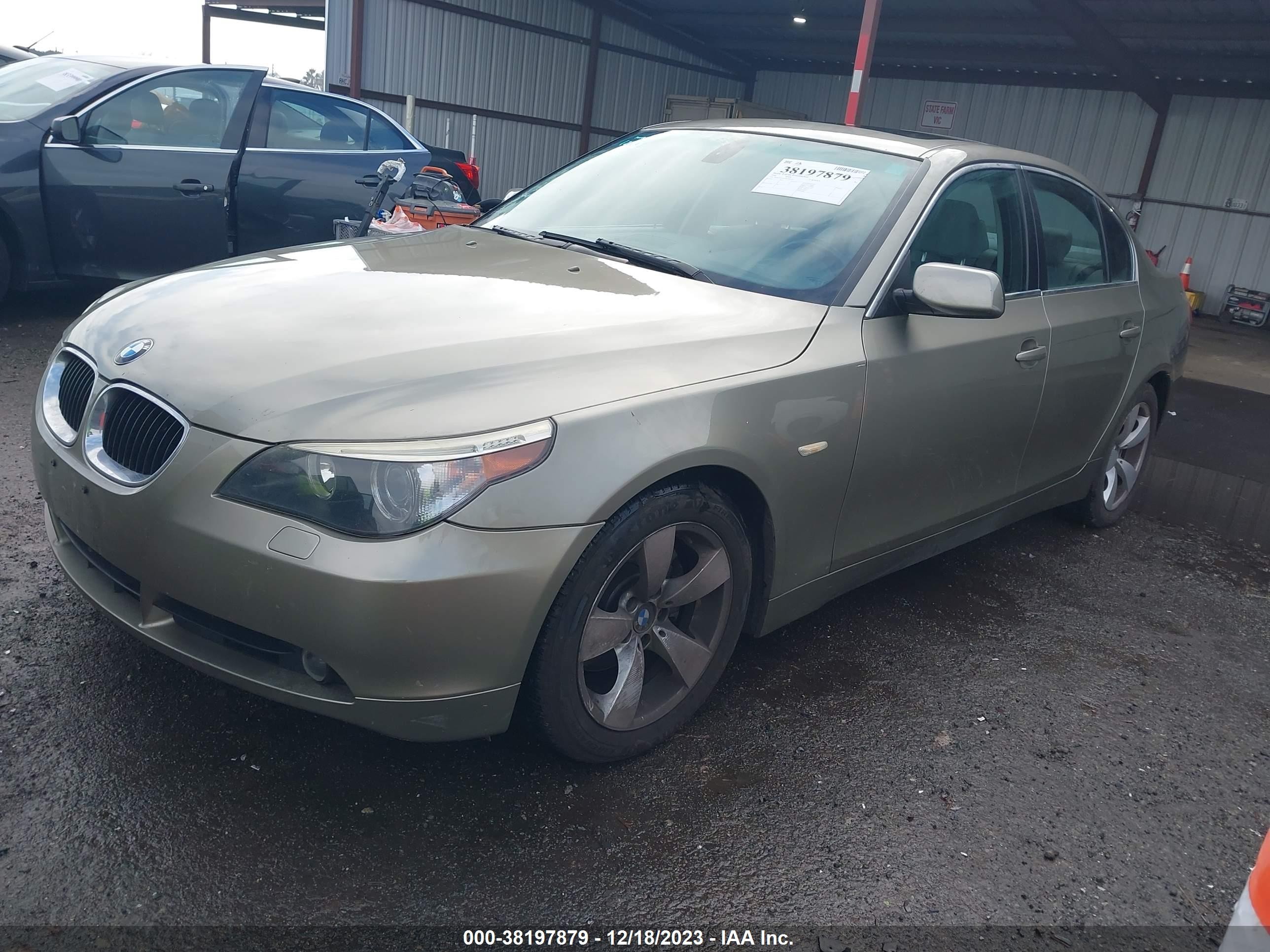 Photo 1 VIN: WBANE535X6CK84723 - BMW 5ER 