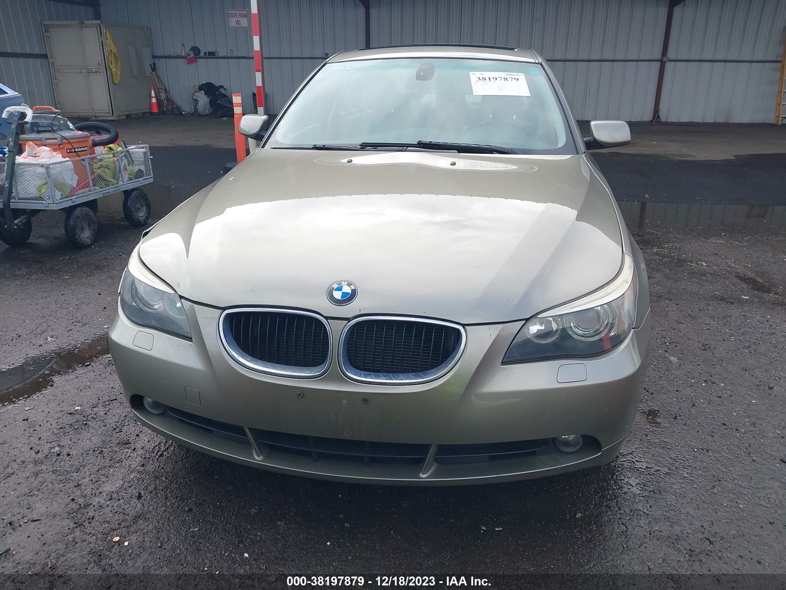 Photo 11 VIN: WBANE535X6CK84723 - BMW 5ER 