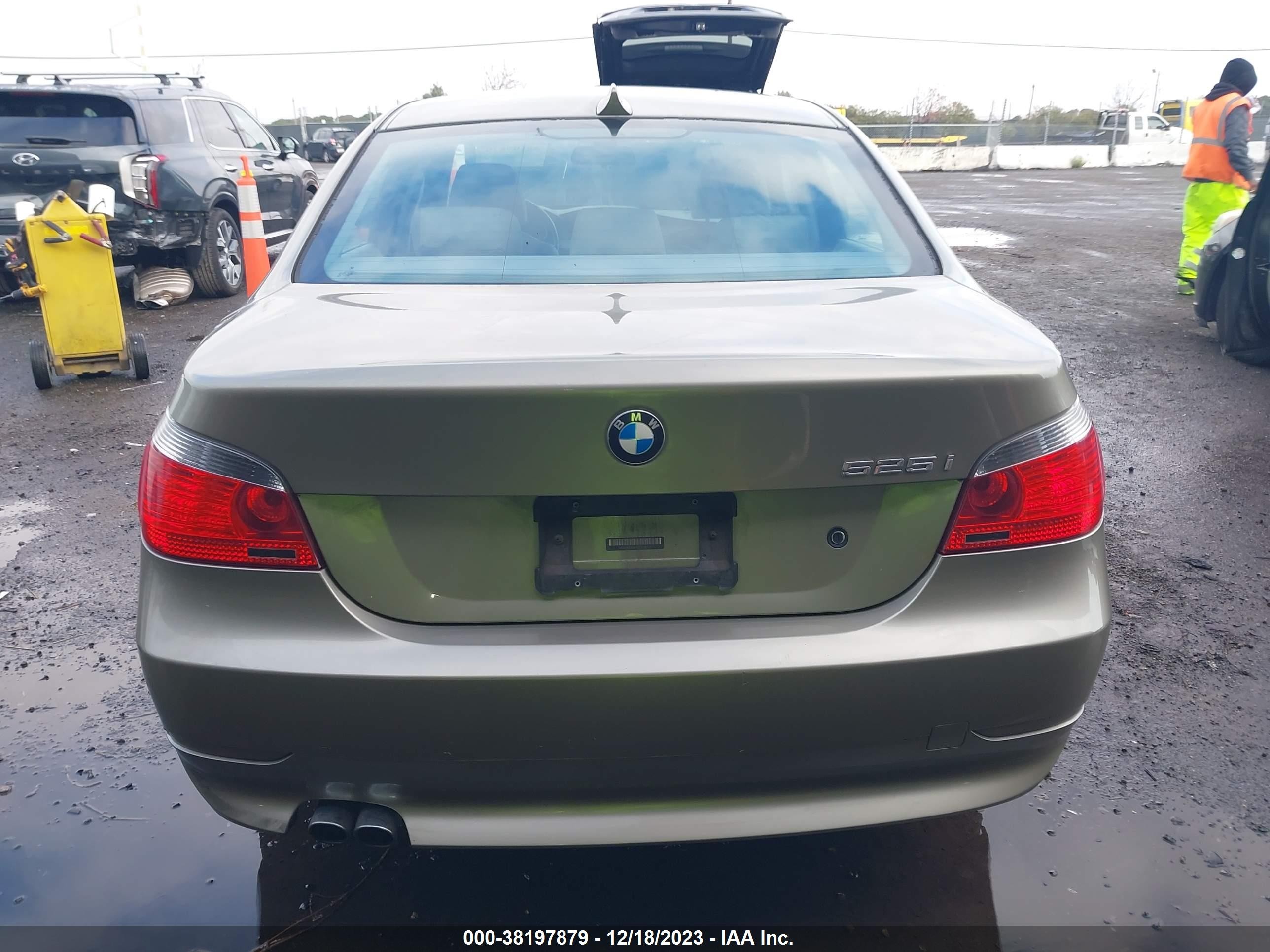 Photo 15 VIN: WBANE535X6CK84723 - BMW 5ER 