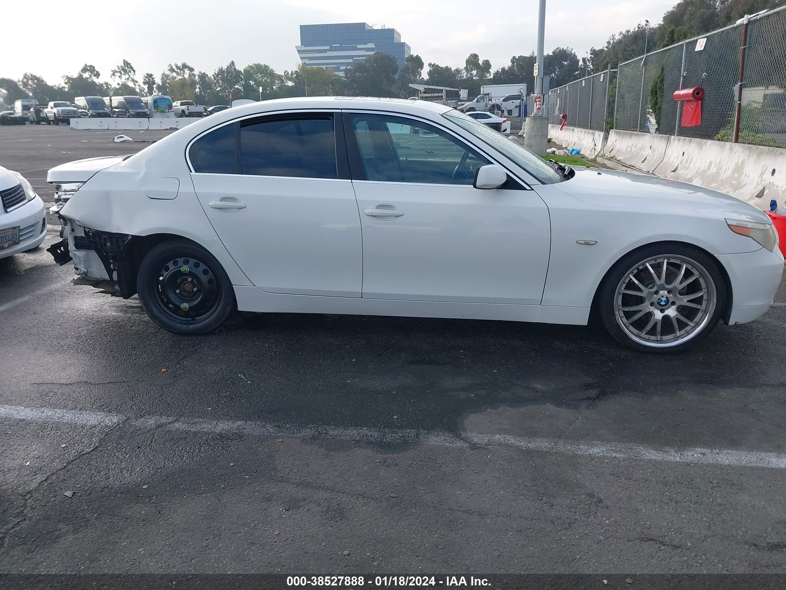 Photo 12 VIN: WBANE73587CM49844 - BMW 5ER 