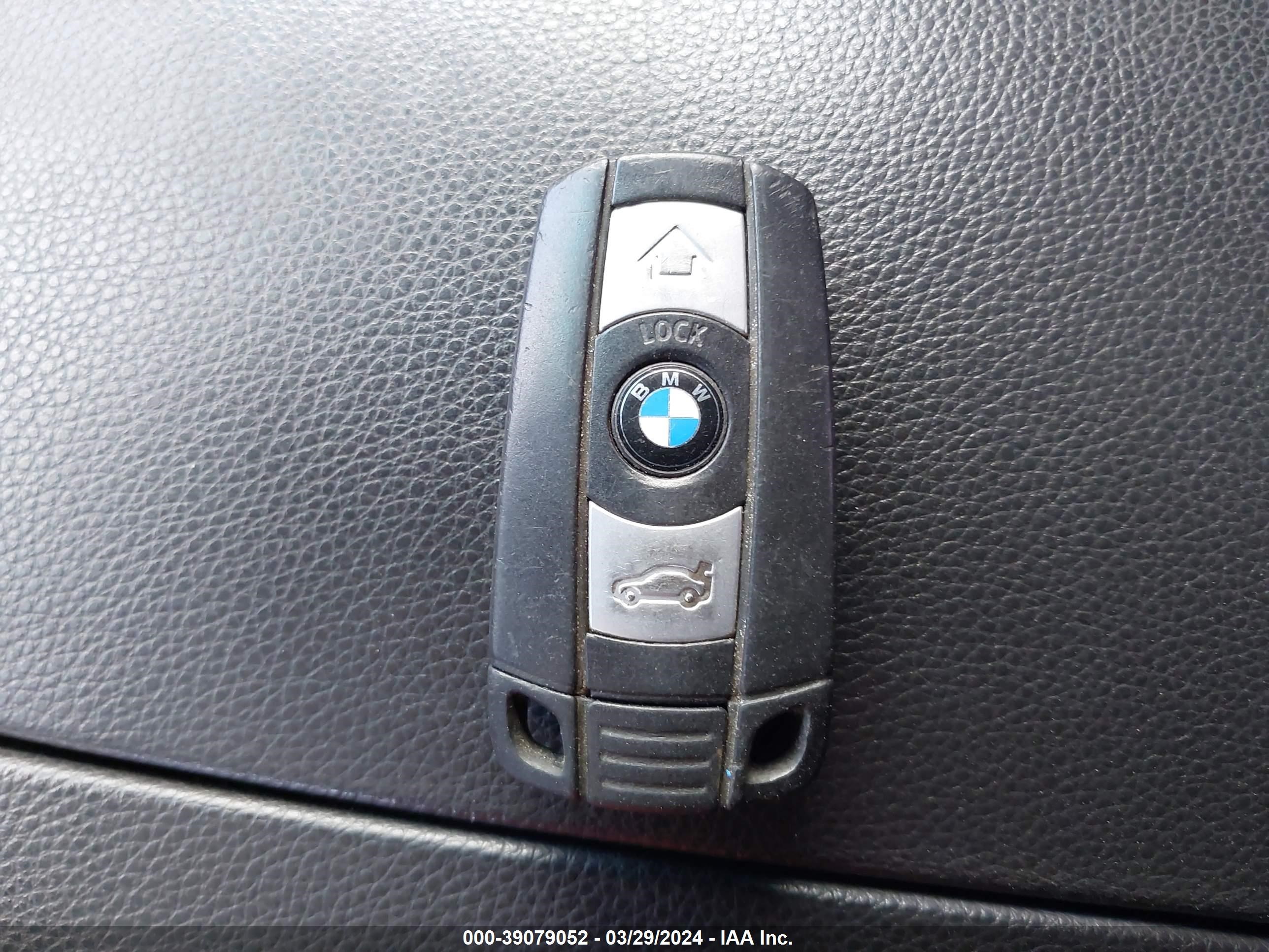 Photo 10 VIN: WBANE735X7CM57525 - BMW 5ER 