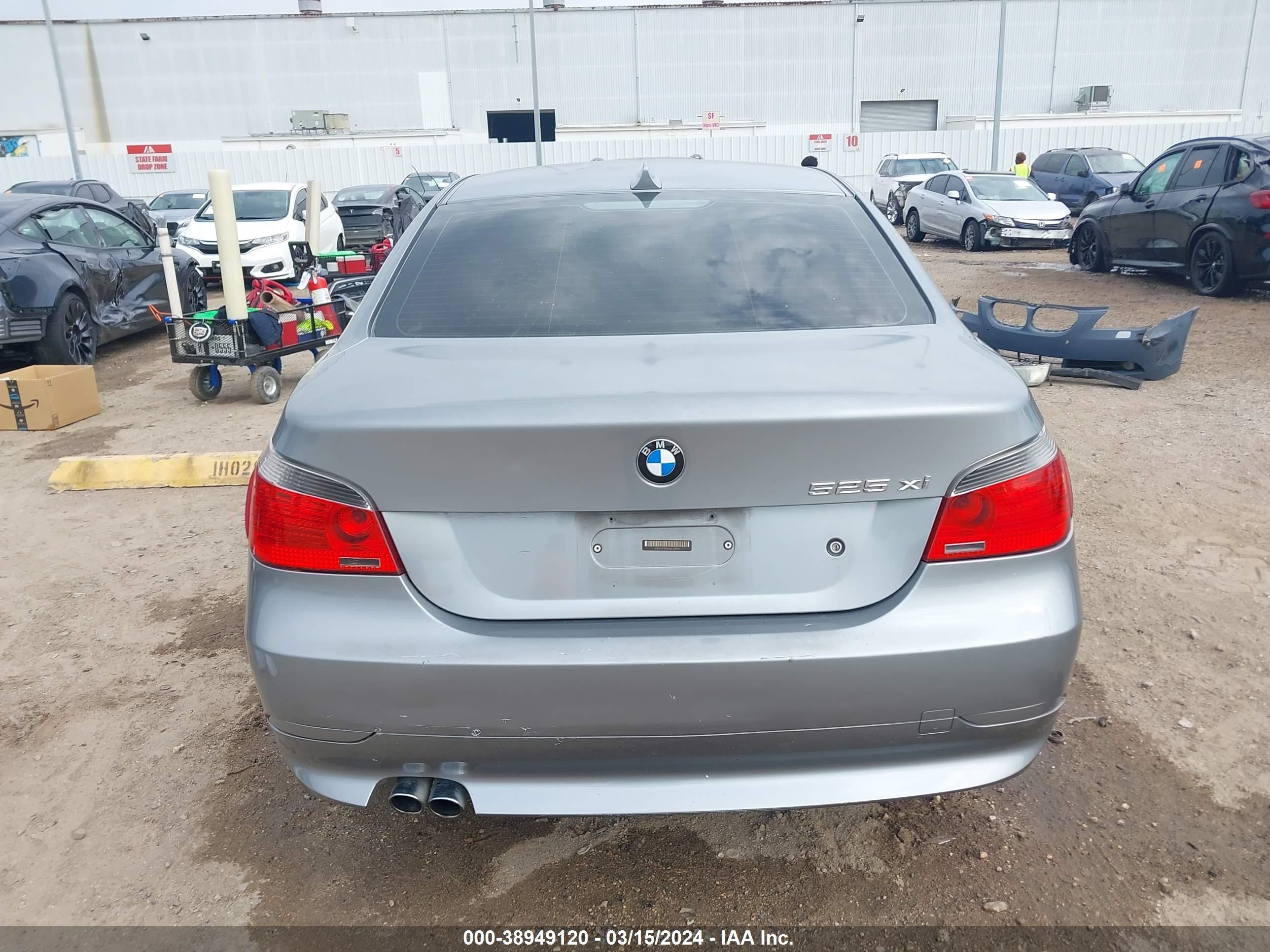 Photo 16 VIN: WBANF33506CS38111 - BMW 5ER 