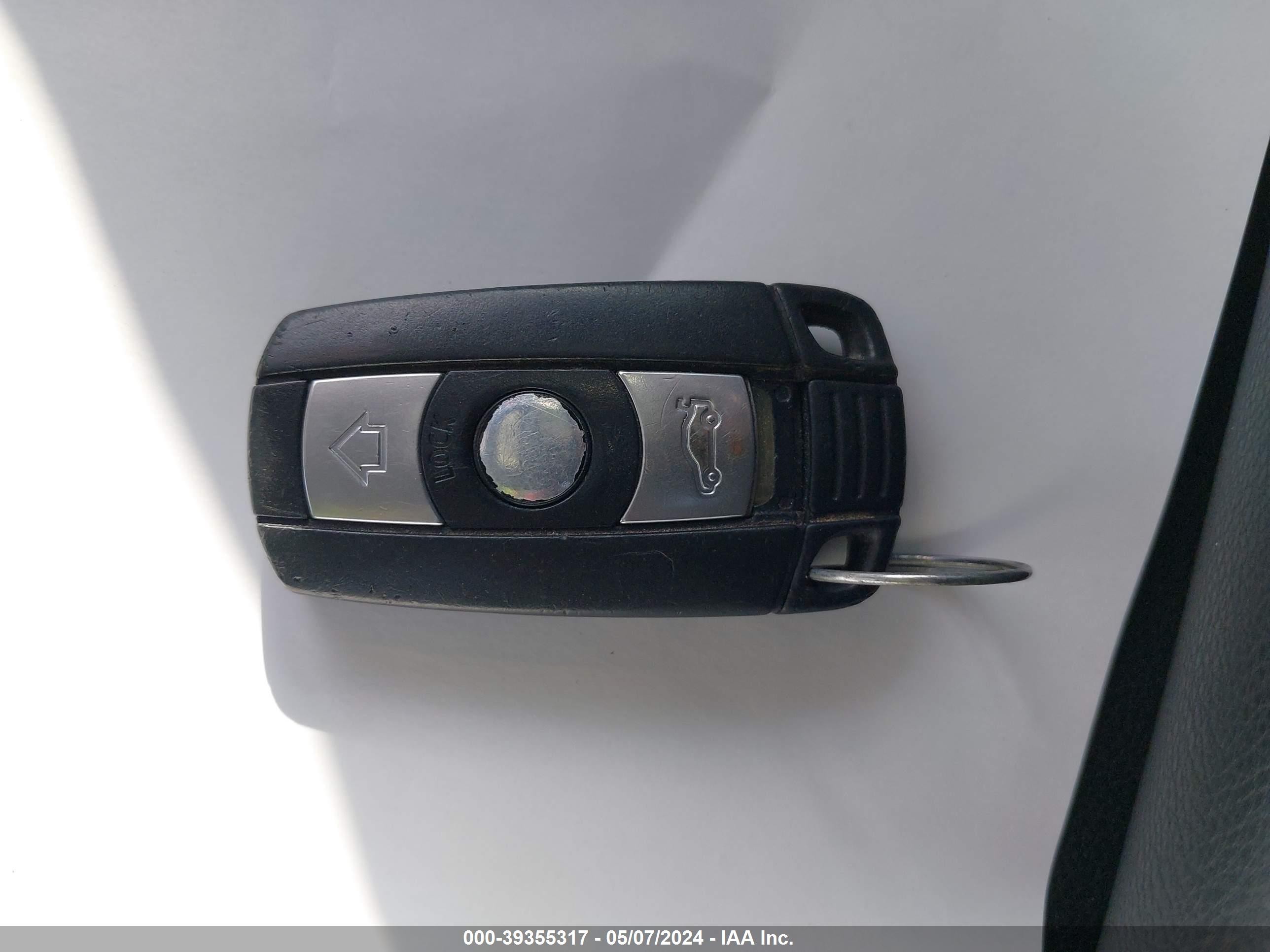Photo 10 VIN: WBANF33507CS41642 - BMW 5ER 
