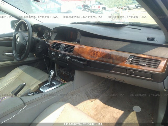 Photo 4 VIN: WBANU5C50AC125687 - BMW 5 