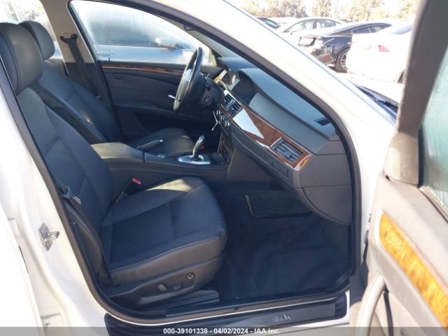 Photo 4 VIN: WBANU5C5XAC129200 - BMW 528I 