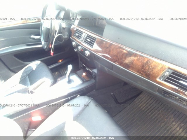 Photo 4 VIN: WBANV1C57AC443893 - BMW 5 