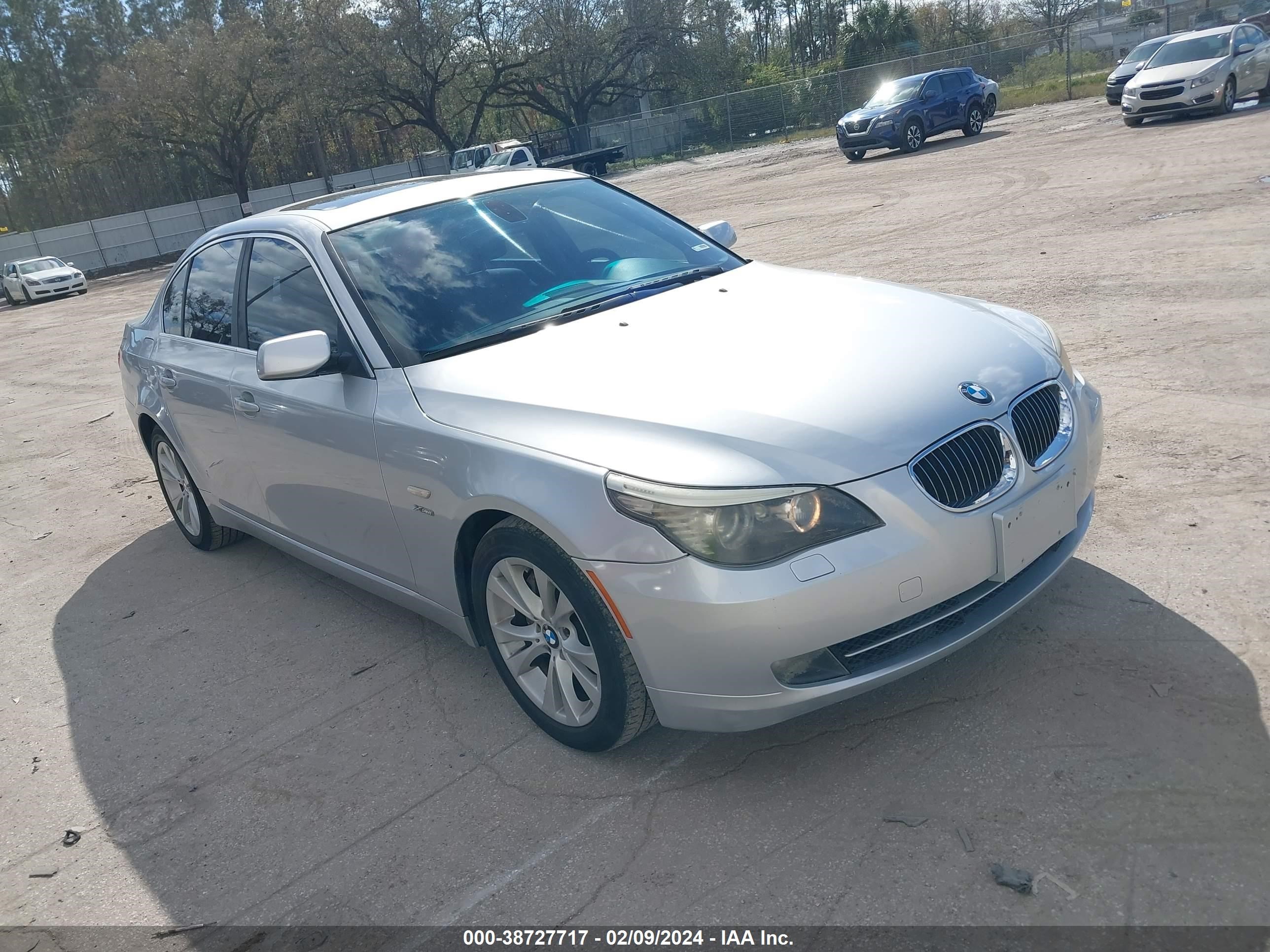 Photo 0 VIN: WBANV935X9C133215 - BMW 5ER 