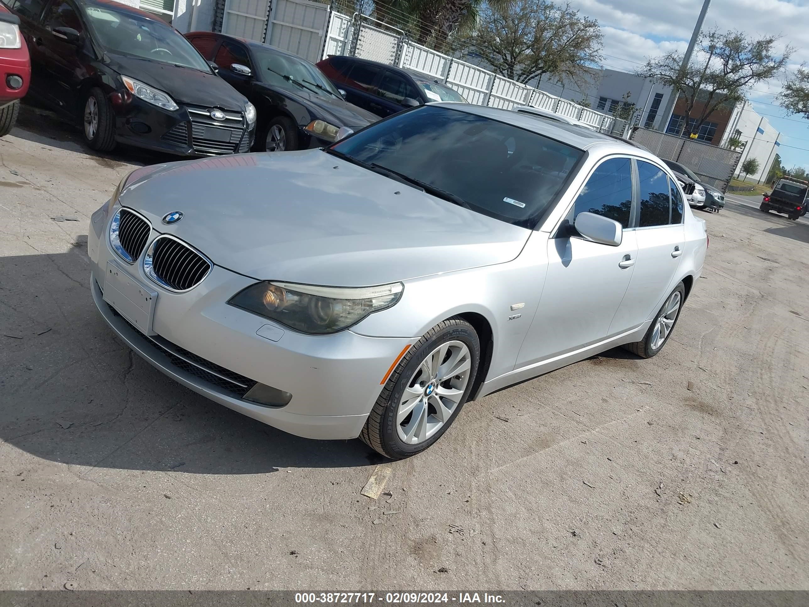 Photo 1 VIN: WBANV935X9C133215 - BMW 5ER 