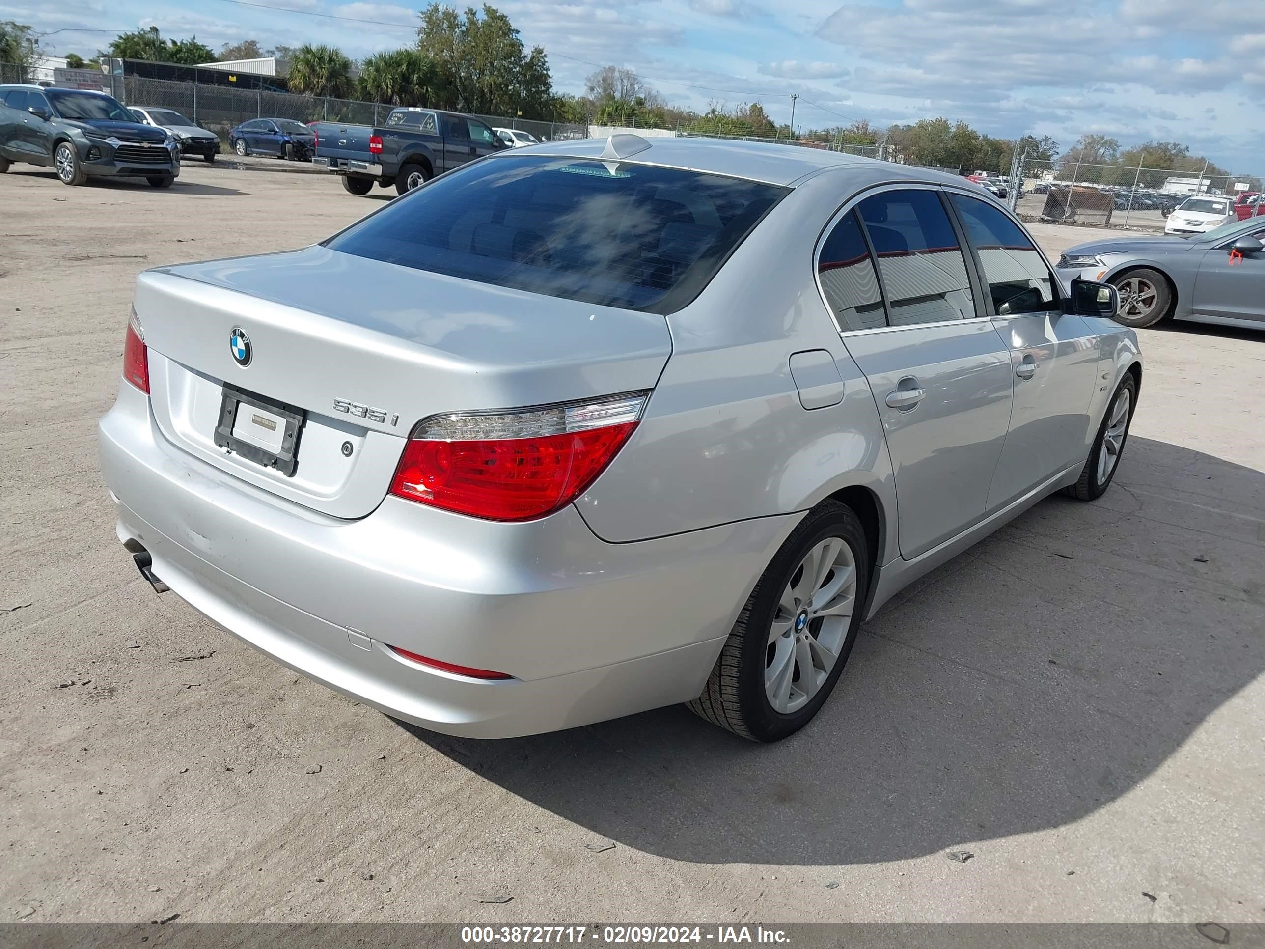 Photo 3 VIN: WBANV935X9C133215 - BMW 5ER 