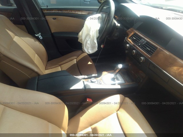 Photo 4 VIN: WBANV9C53AC391113 - BMW 5 