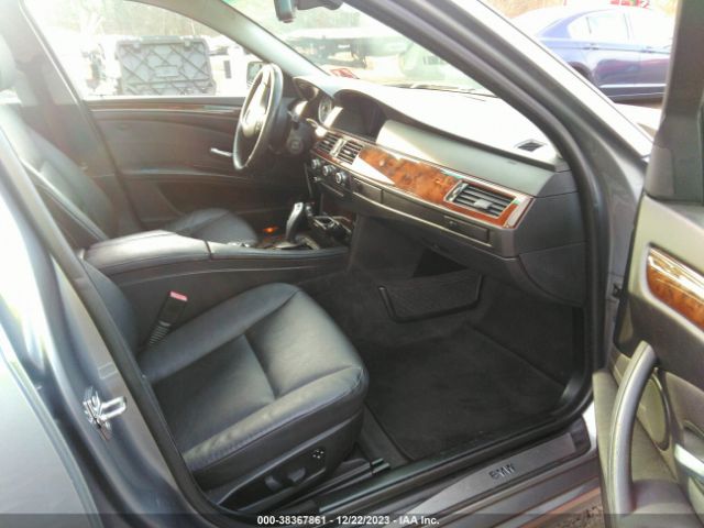 Photo 4 VIN: WBANV9C59AC137275 - BMW 535I 