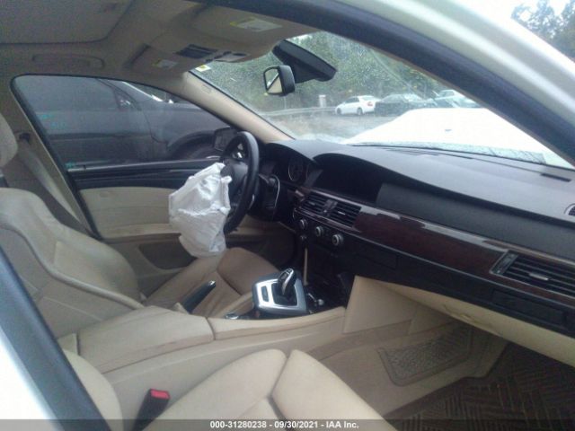 Photo 4 VIN: WBANW1C51AC167496 - BMW 5 