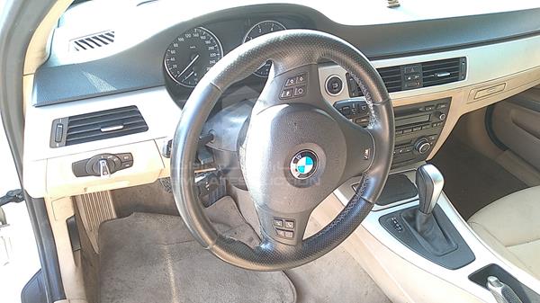 Photo 11 VIN: WBAPG5109CF058144 - BMW 320I 