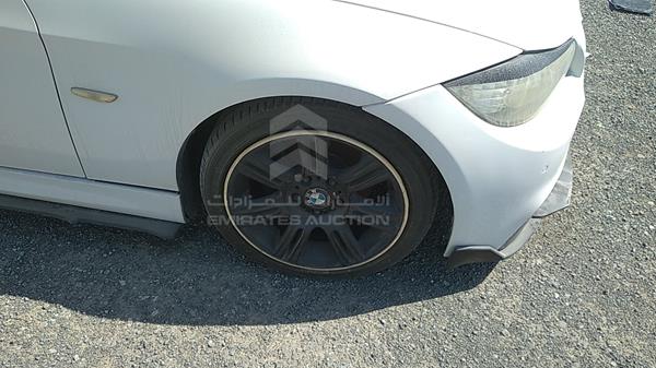 Photo 27 VIN: WBAPG5109CF058144 - BMW 320I 