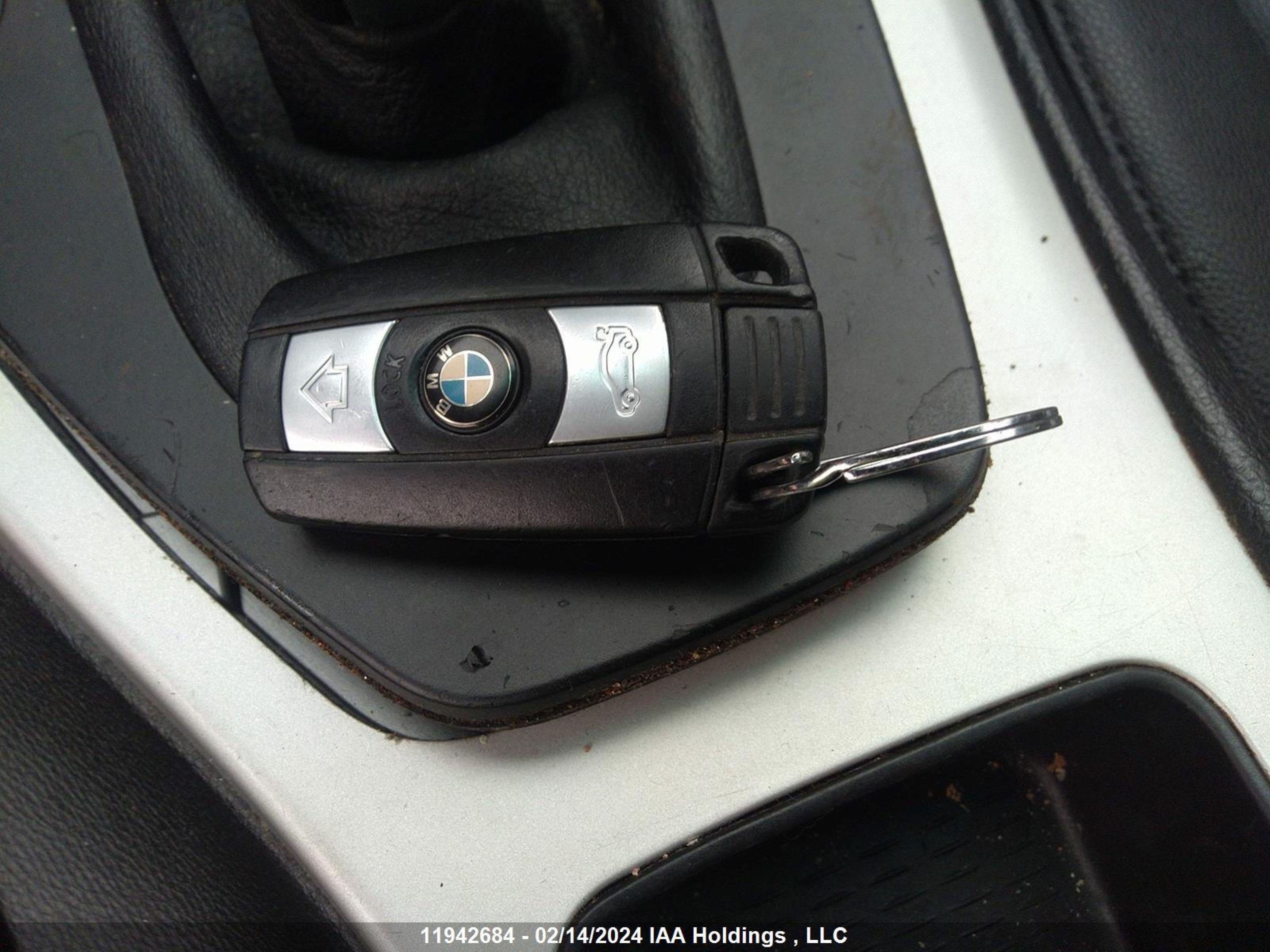 Photo 10 VIN: WBAPG7C55AA641843 - BMW 3ER 