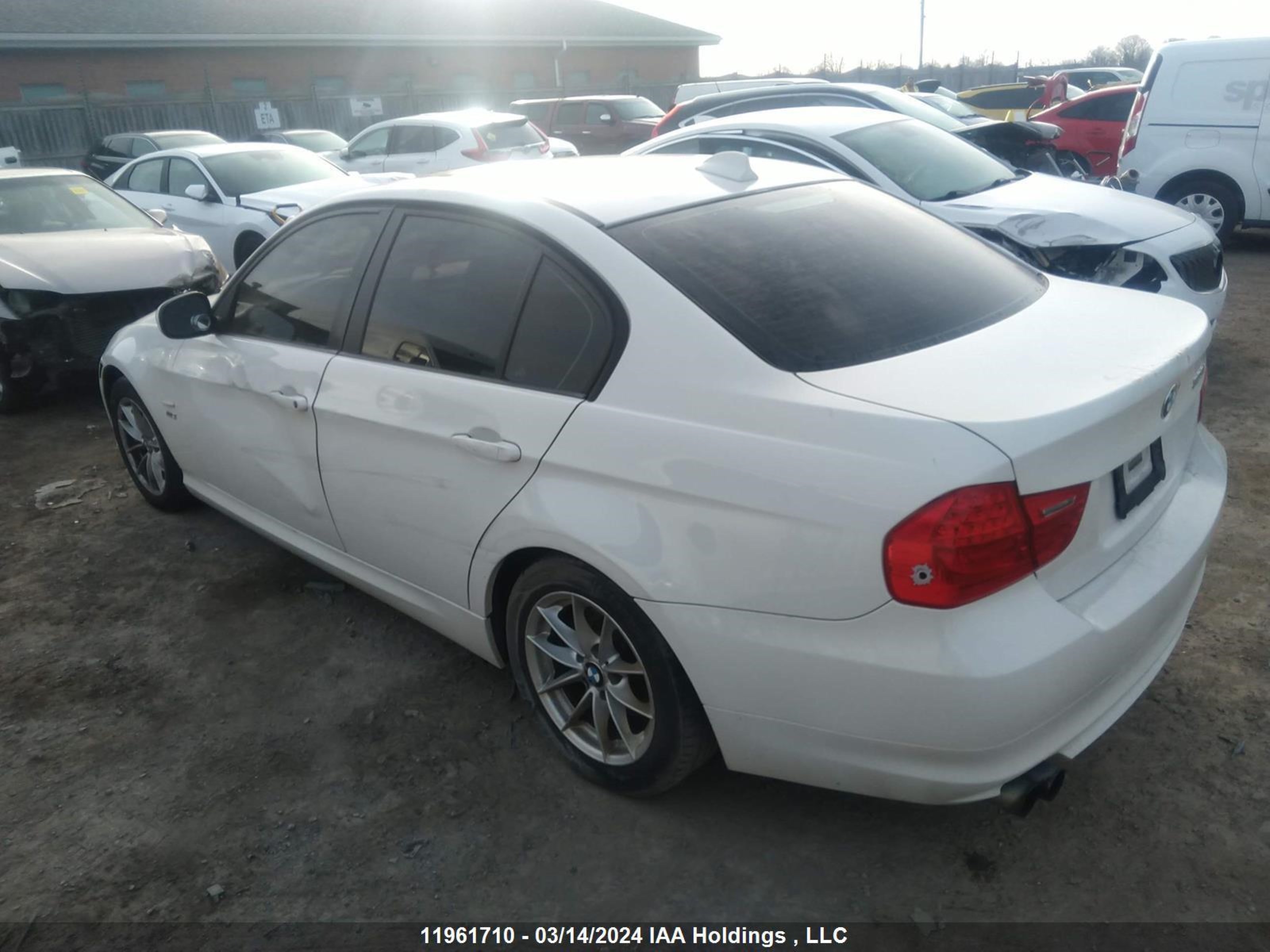 Photo 2 VIN: WBAPG7C57BA795438 - BMW 3ER 