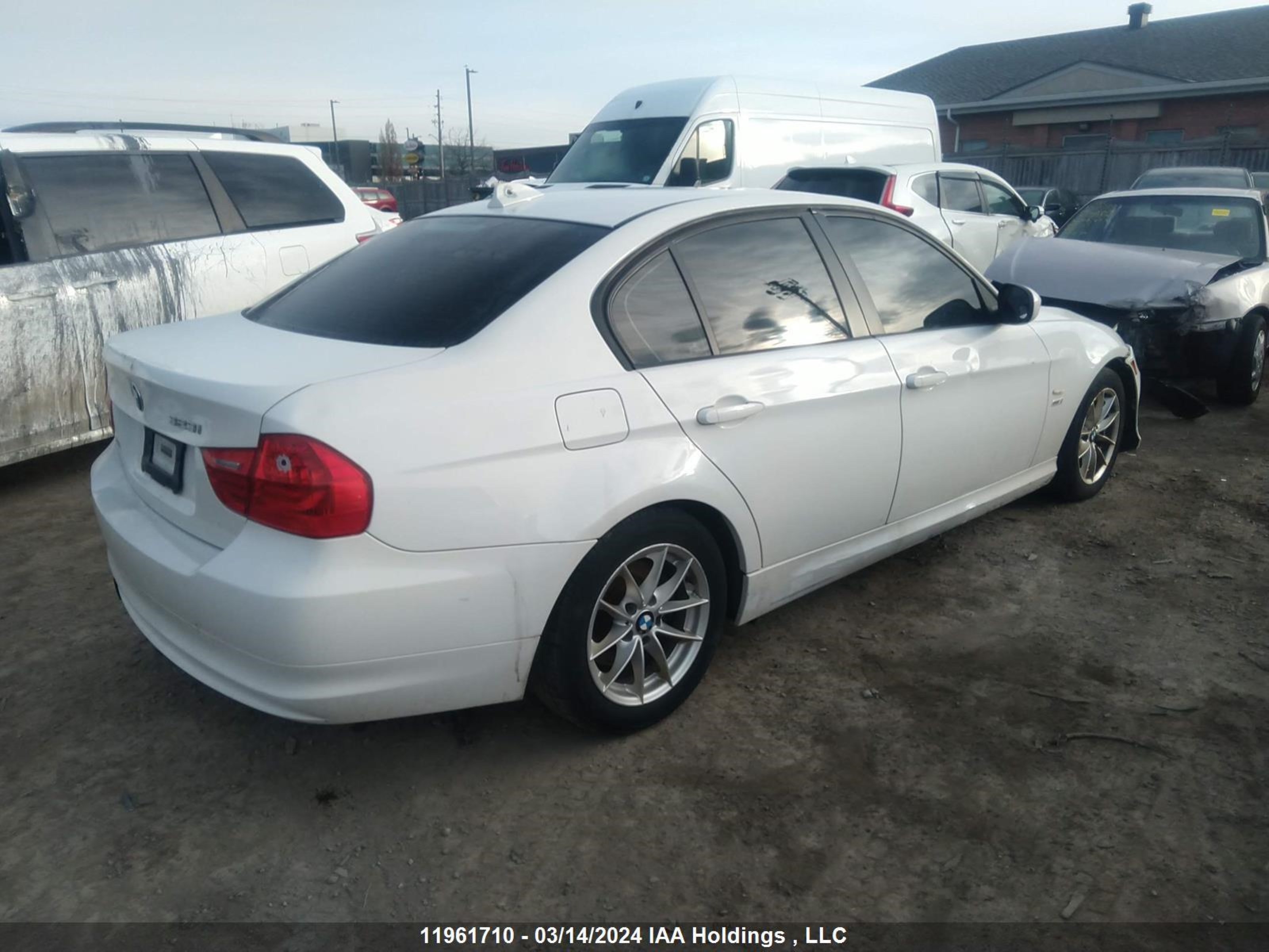 Photo 3 VIN: WBAPG7C57BA795438 - BMW 3ER 