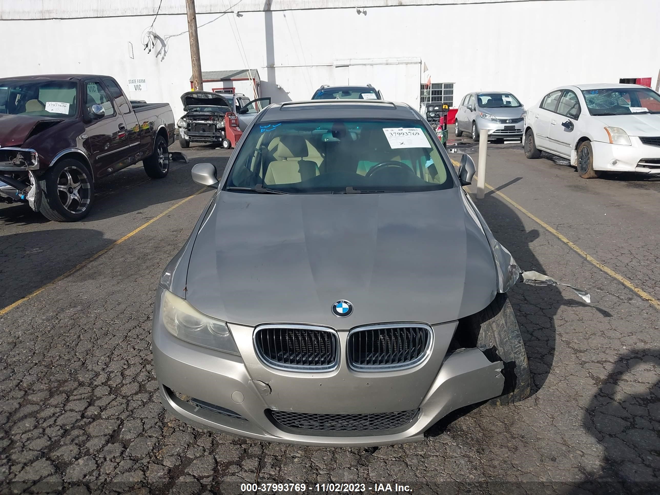 Photo 11 VIN: WBAPH53509A436976 - BMW 3ER 