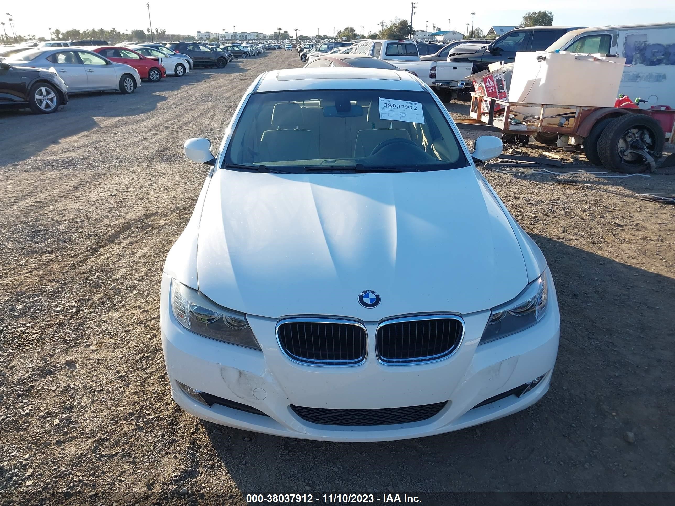 Photo 11 VIN: WBAPH57549NL80477 - BMW 3ER 