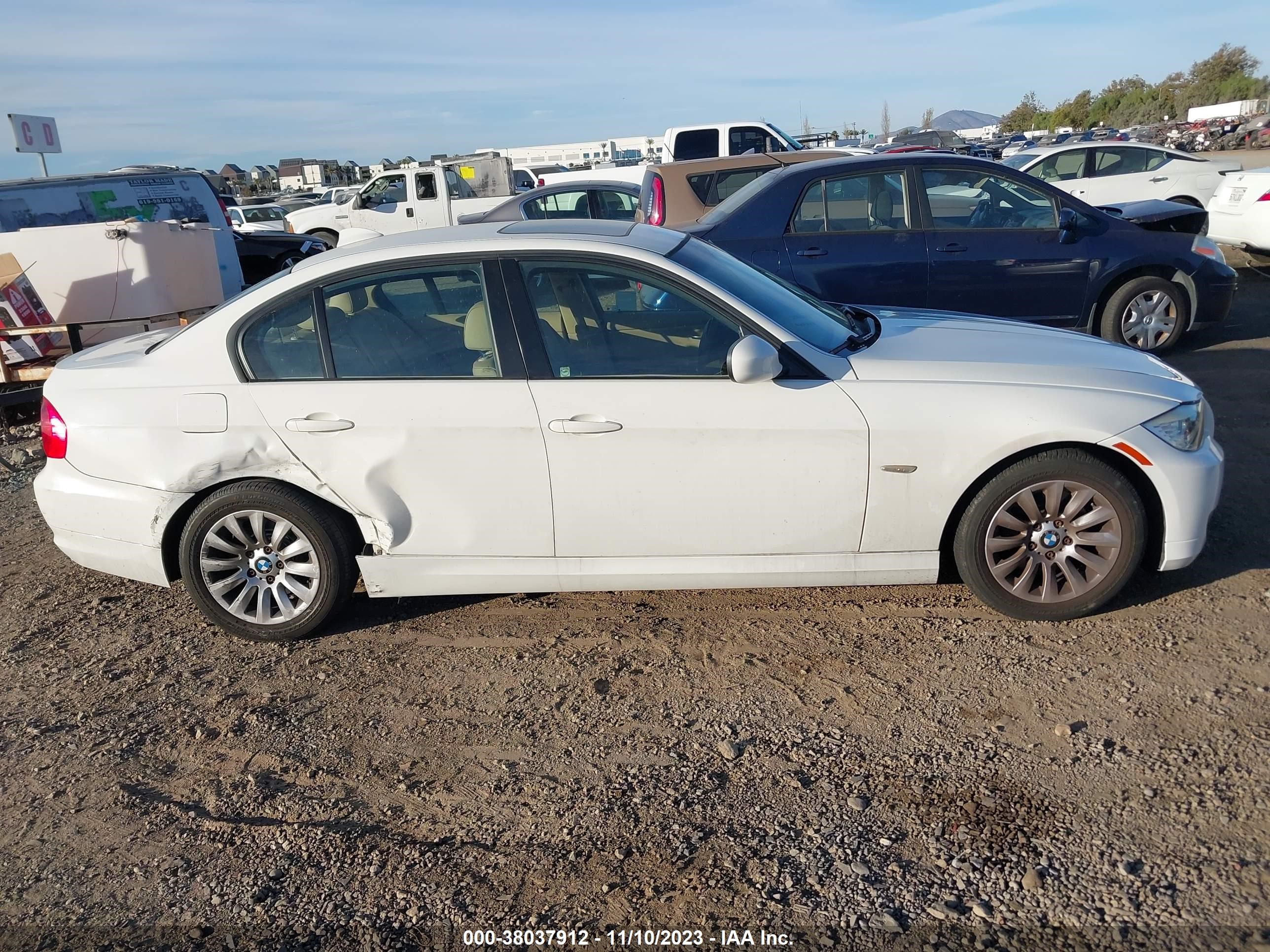 Photo 12 VIN: WBAPH57549NL80477 - BMW 3ER 