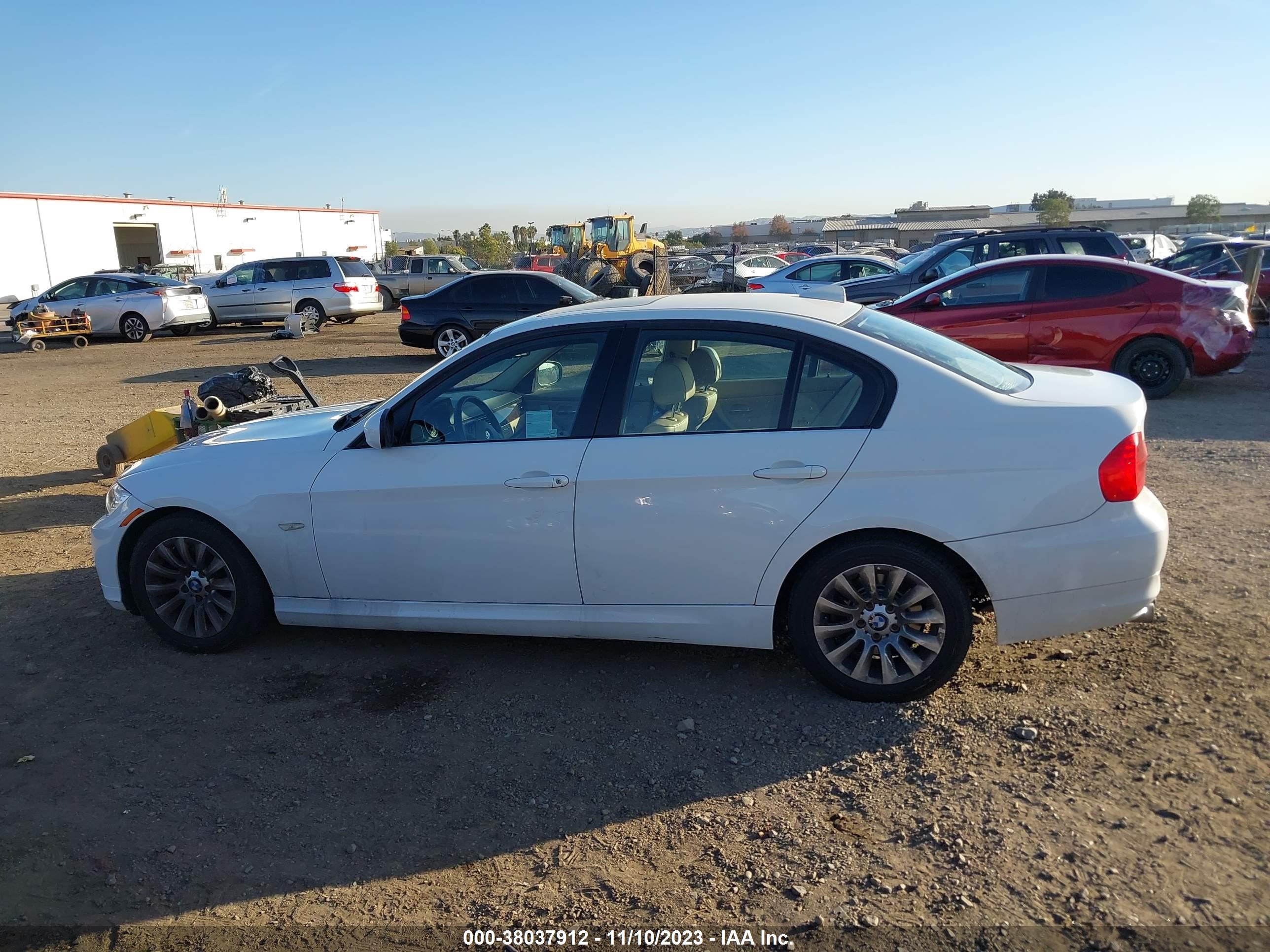 Photo 13 VIN: WBAPH57549NL80477 - BMW 3ER 