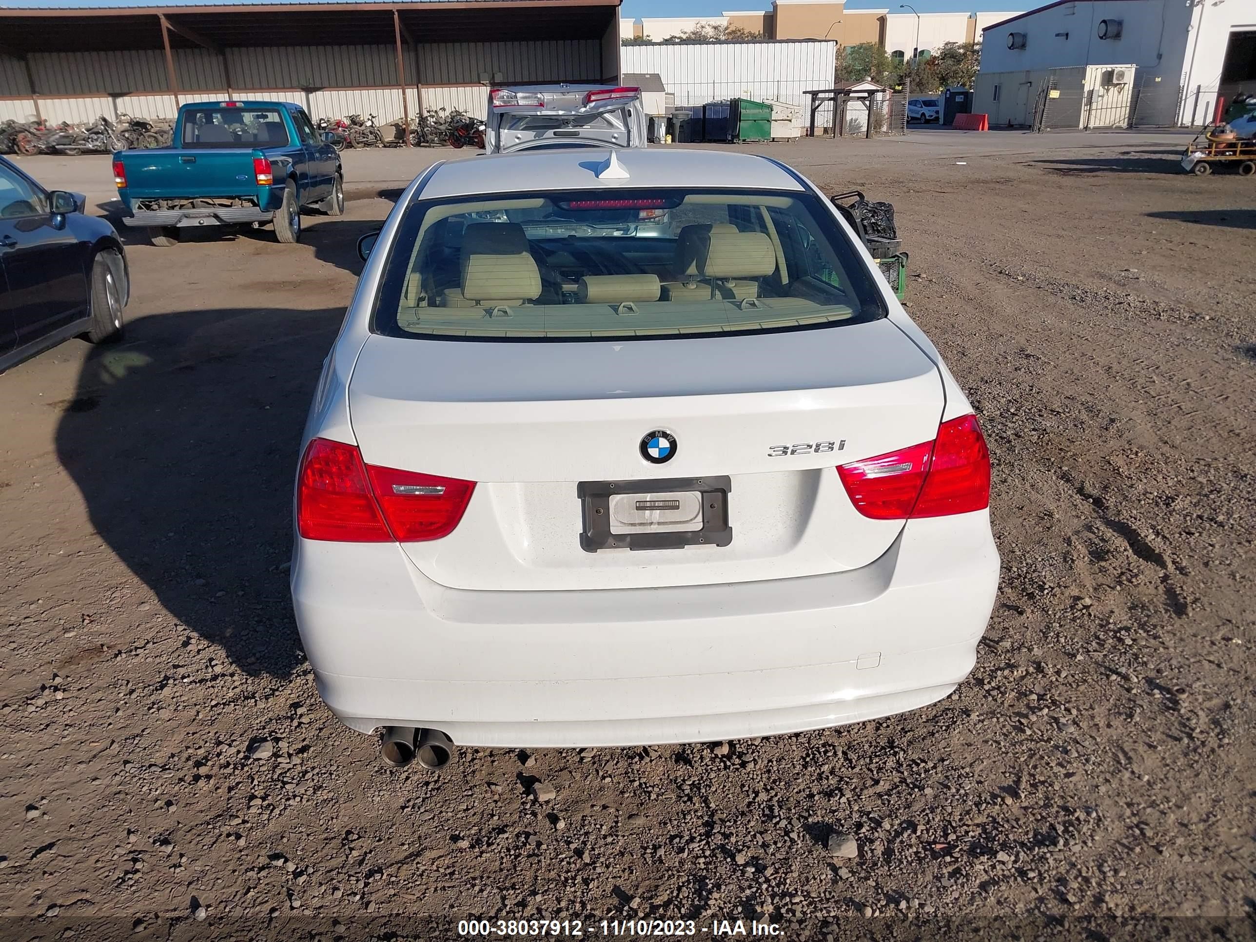 Photo 15 VIN: WBAPH57549NL80477 - BMW 3ER 