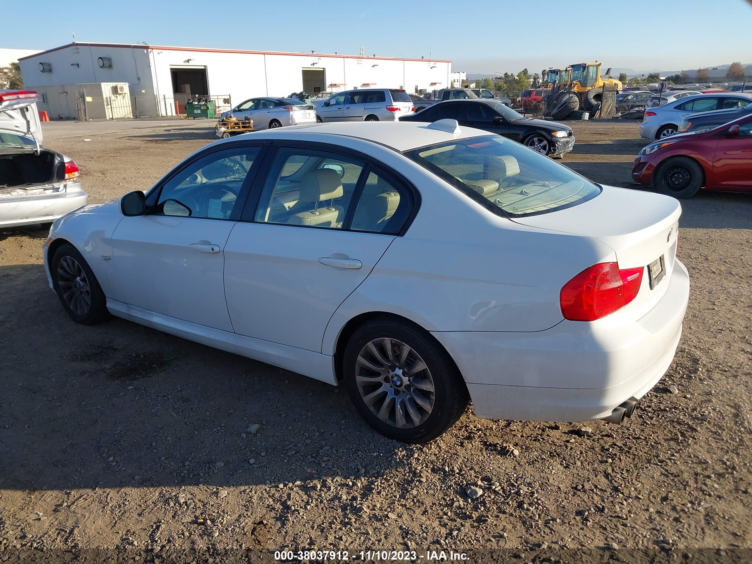 Photo 2 VIN: WBAPH57549NL80477 - BMW 3ER 