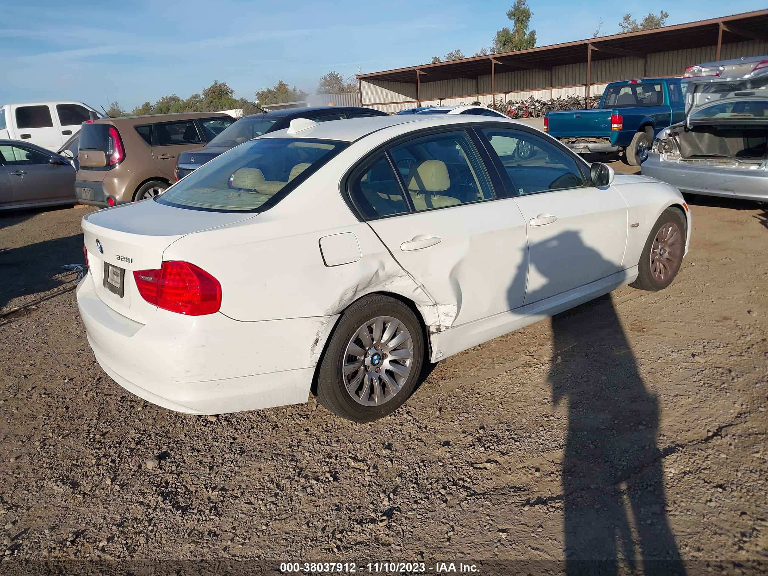 Photo 3 VIN: WBAPH57549NL80477 - BMW 3ER 