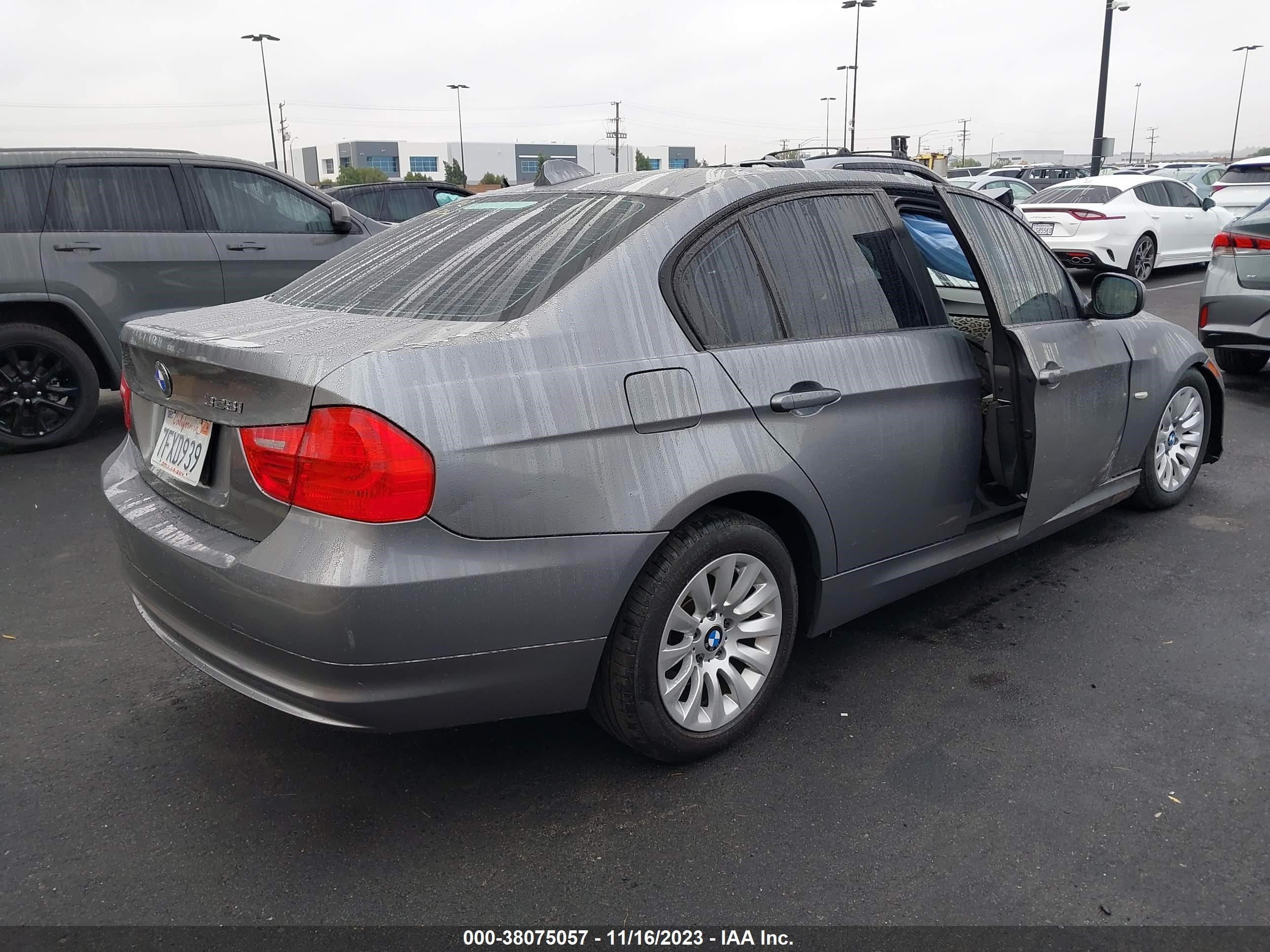 Photo 3 VIN: WBAPH57579NL79680 - BMW 3ER 