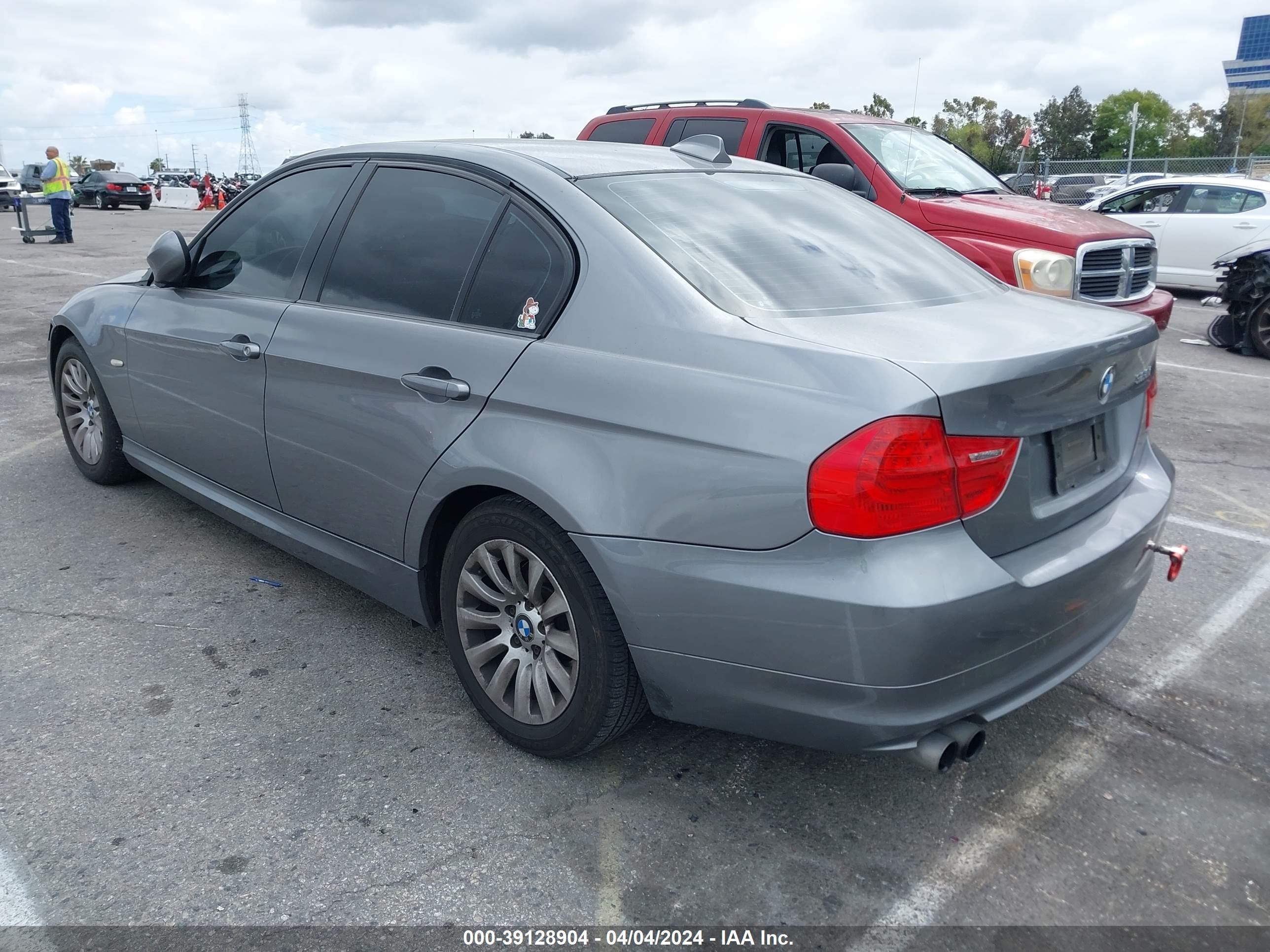 Photo 2 VIN: WBAPH57579NM32037 - BMW 3ER 