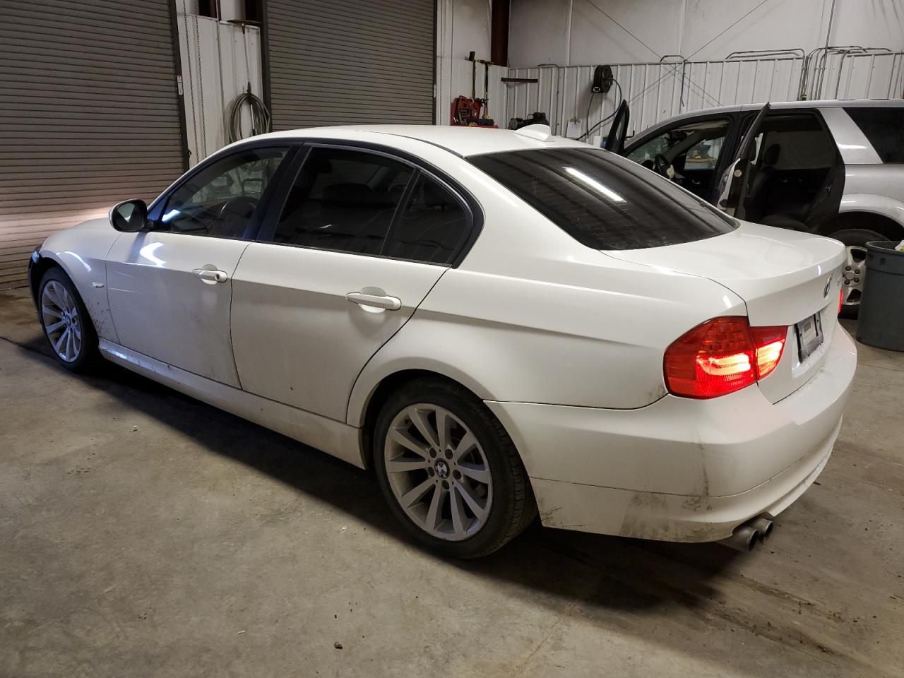 Photo 1 VIN: WBAPH5C51BF093670 - BMW 3ER 