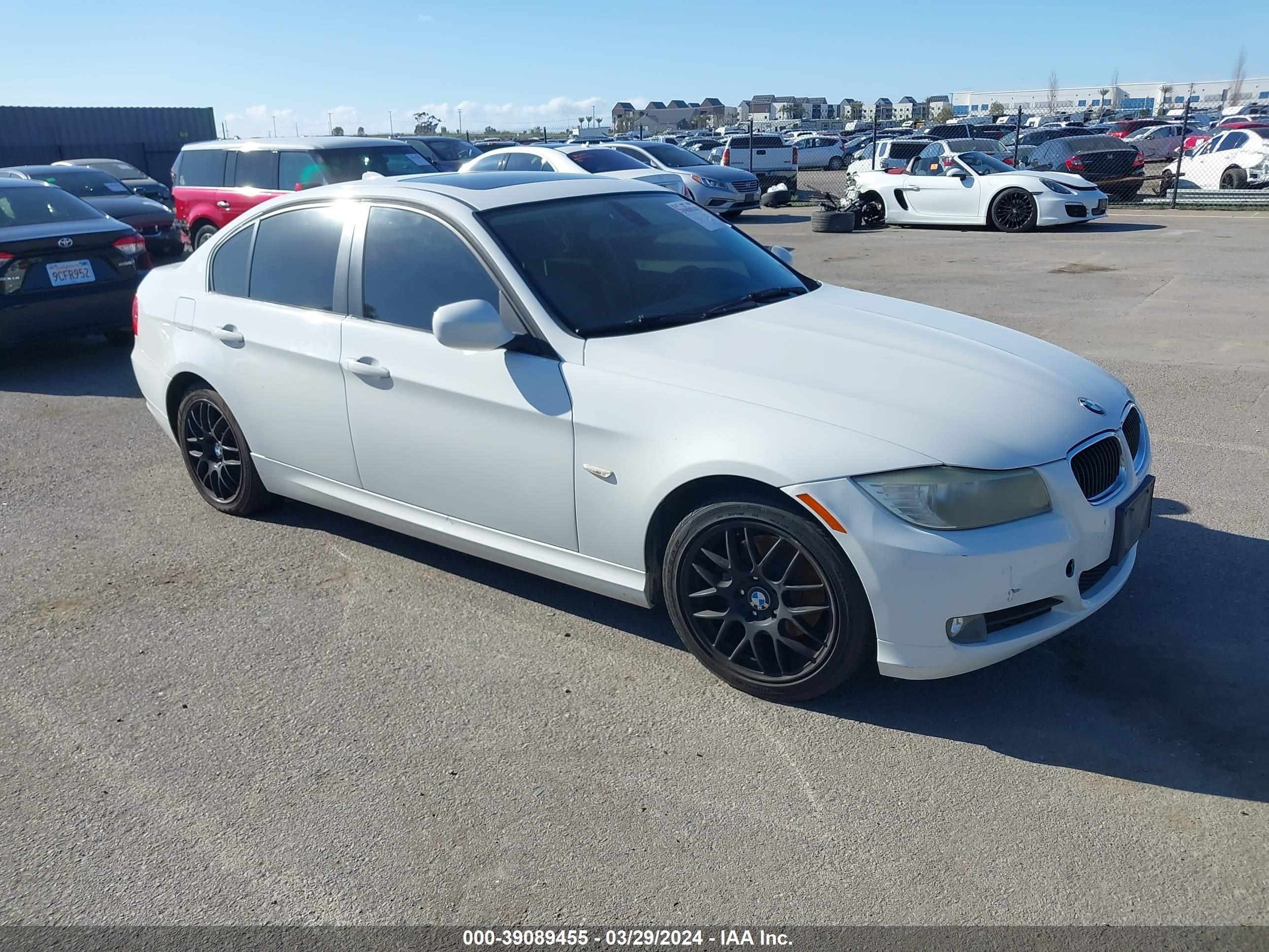 Photo 0 VIN: WBAPH5C53BA445144 - BMW 3ER 