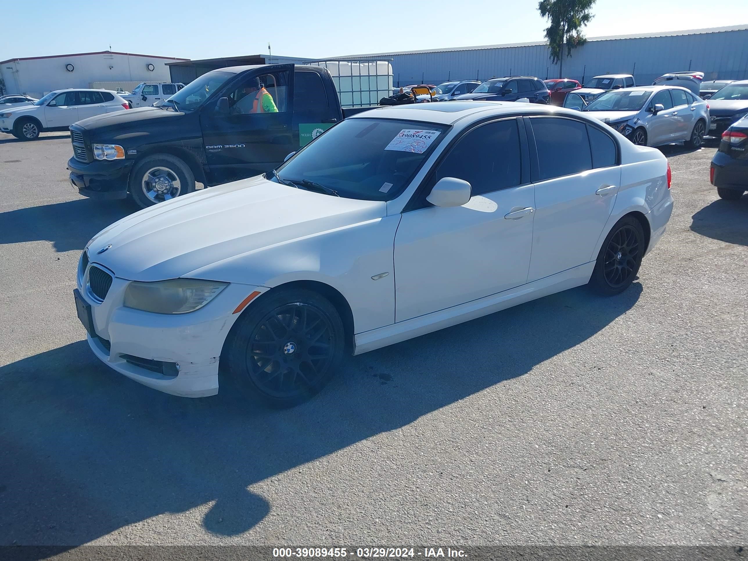 Photo 1 VIN: WBAPH5C53BA445144 - BMW 3ER 