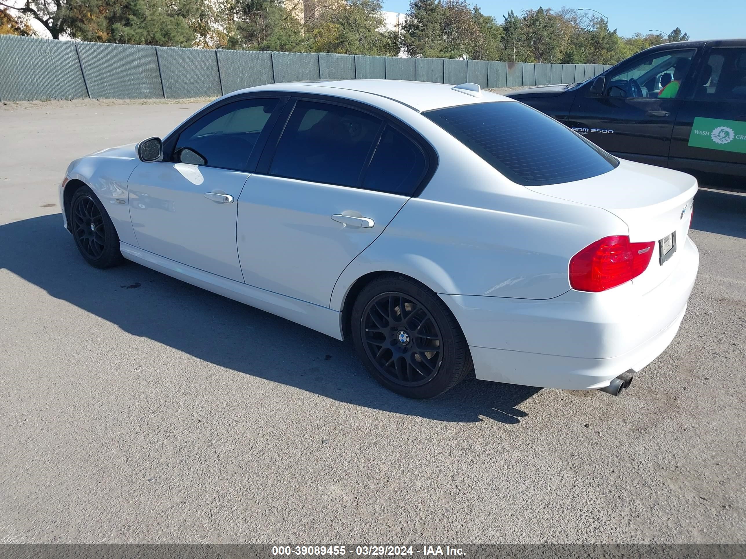 Photo 2 VIN: WBAPH5C53BA445144 - BMW 3ER 